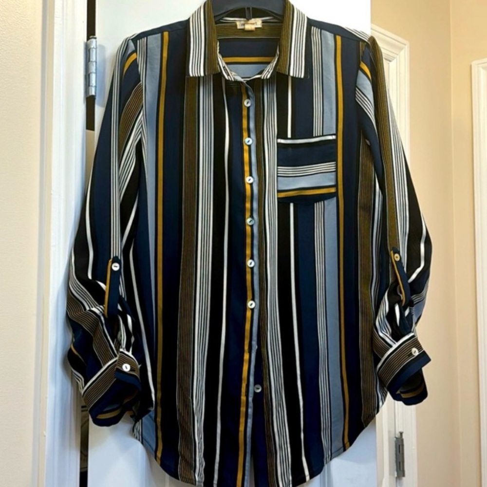 NWOT BEAUTIFUL STRIPED BUTTON DOWN BLOUSE